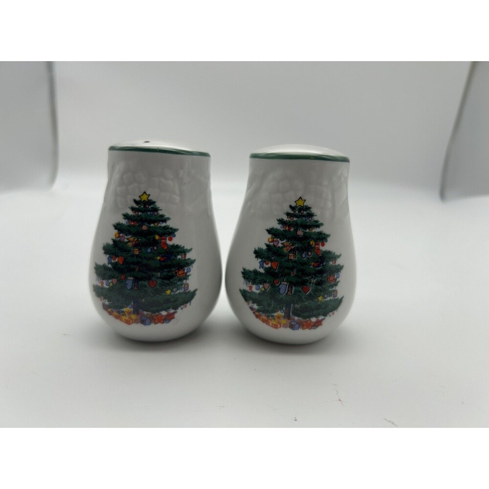 Vintage GEI Christmas Tree Salt Pepper Shakers Ceramic 1970 Holiday